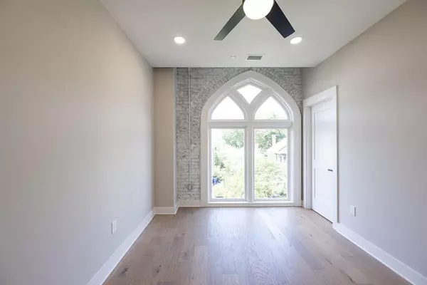 Charleston, SC 29403,70 Carolina St #202
