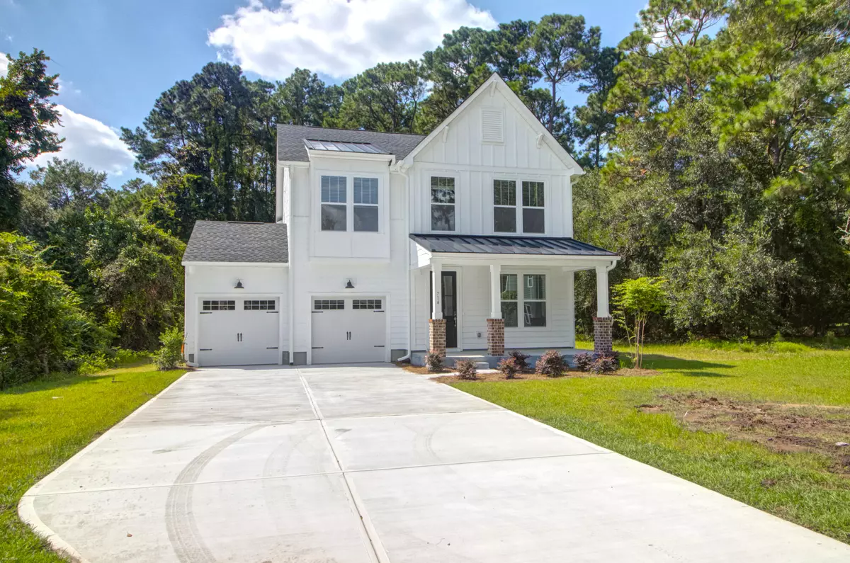 Summerville, SC 29483,714 N Hickory St #13