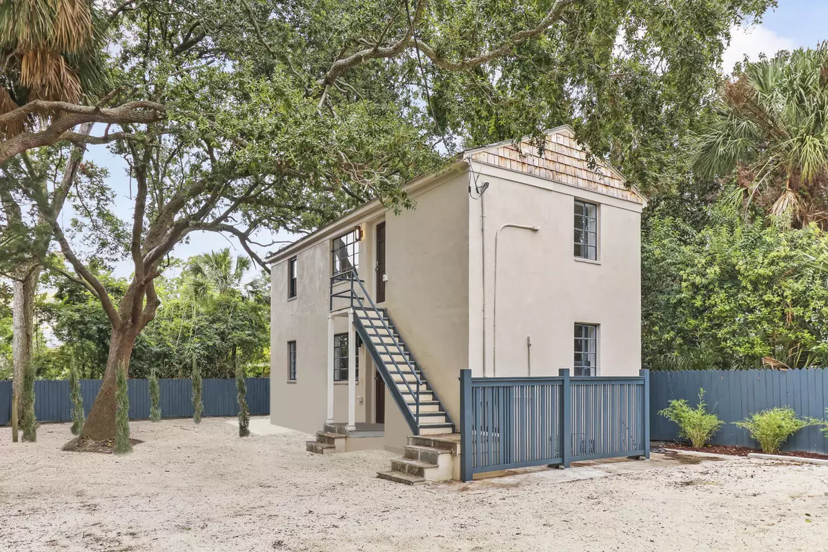 Charleston, SC 29401,19 Smith St #F