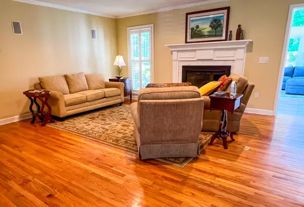 Mount Pleasant, SC 29464,946 Law Ln