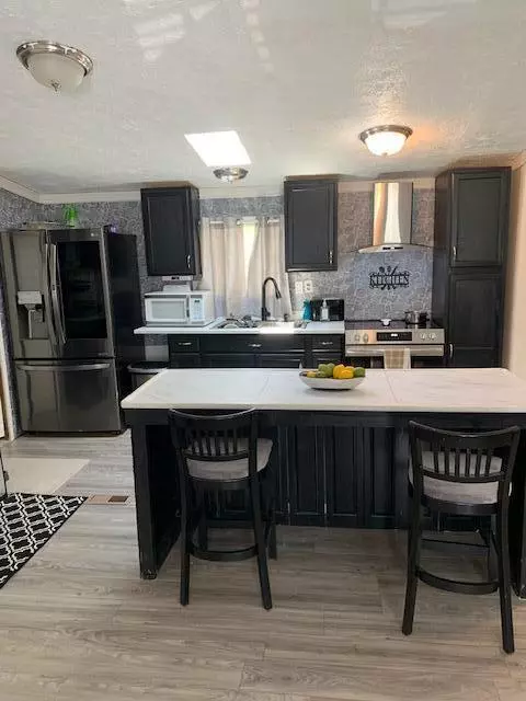 Summerville, SC 29483,307 Glen St