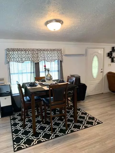 Summerville, SC 29483,307 Glen St