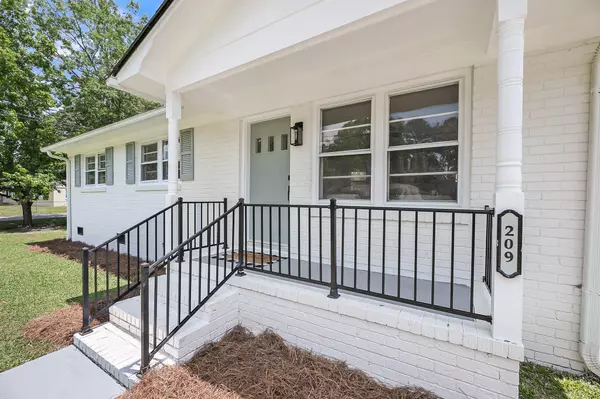 209 Pineview Dr,  Goose Creek,  SC 29445