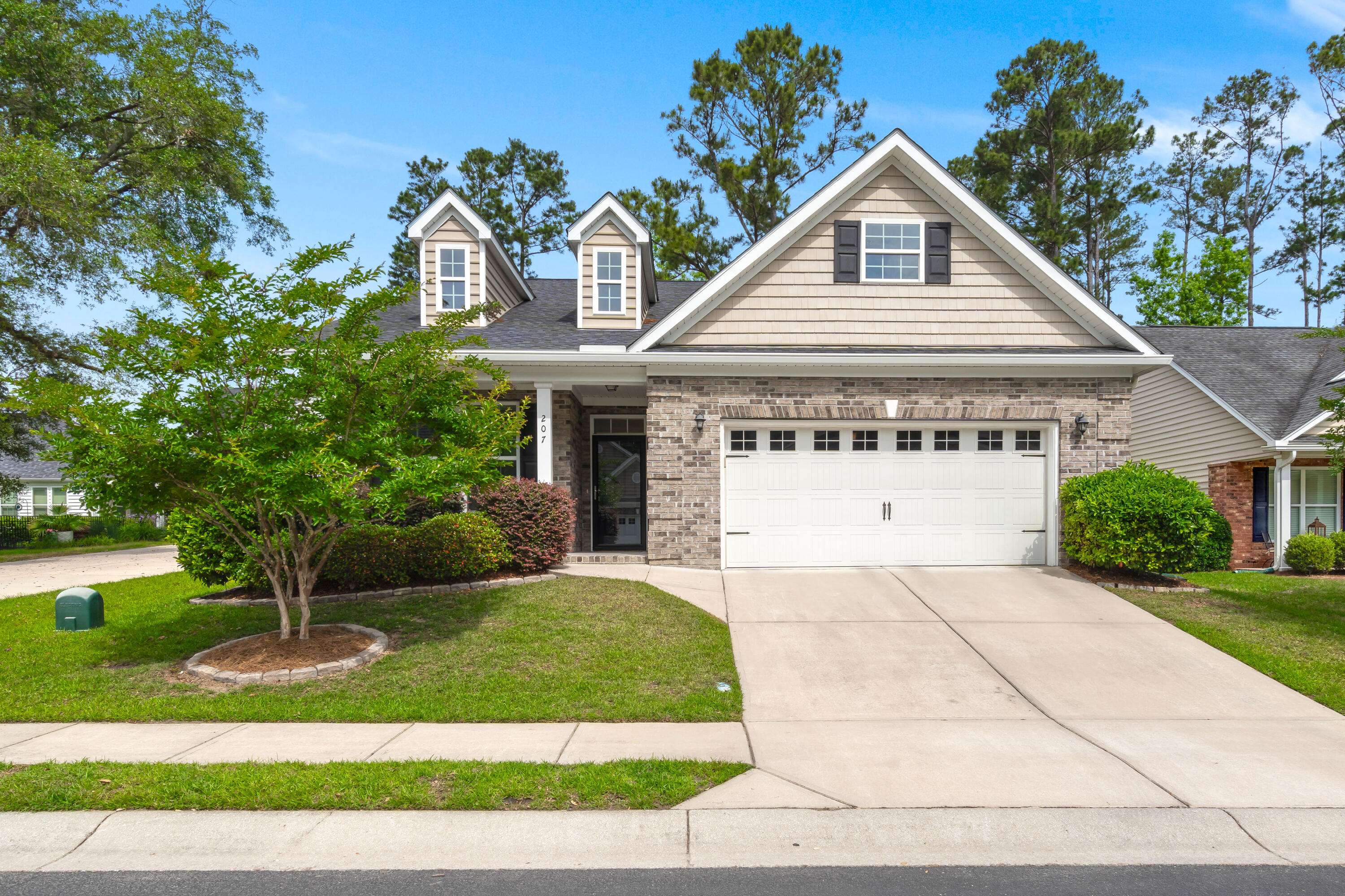 207 Brutus Ln, Summerville, SC 29485