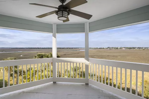 Folly Beach, SC 29439,138 W Mariners Cay Dr