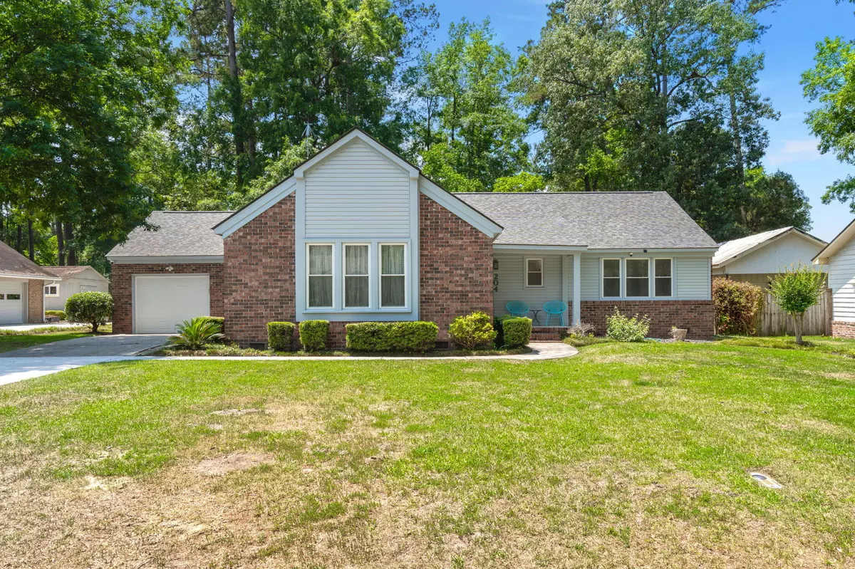 Summerville, SC 29485,204 Runnymede Ln