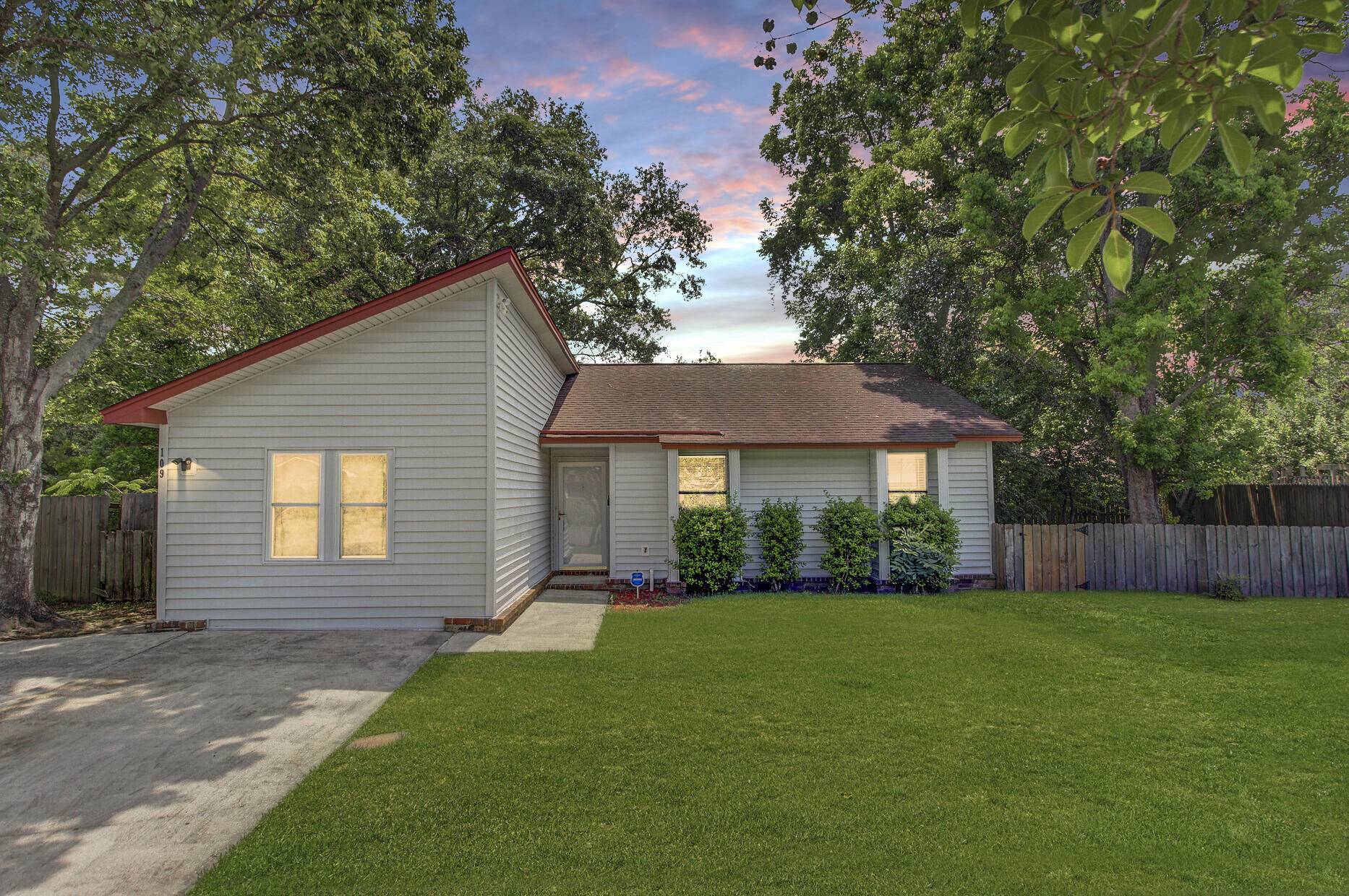 Summerville, SC 29486,109 Salem Ct