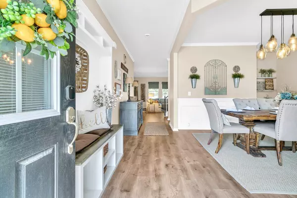 Ladson, SC 29456,9829 English Elm St