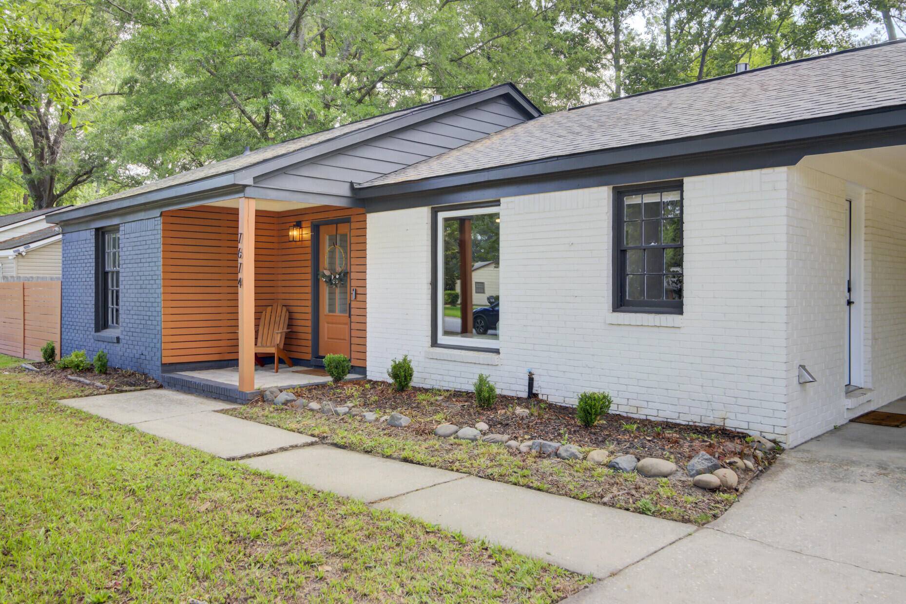 North Charleston, SC 29420,7674 Chippendale Rd