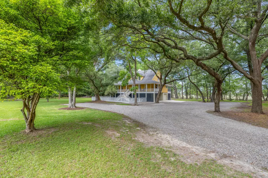 6434 Saint Anthony Dr, Meggett, SC 29449