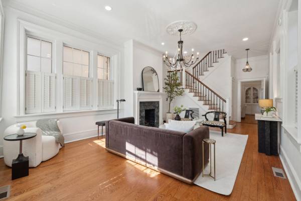 Charleston, SC 29401,71 E Bay St