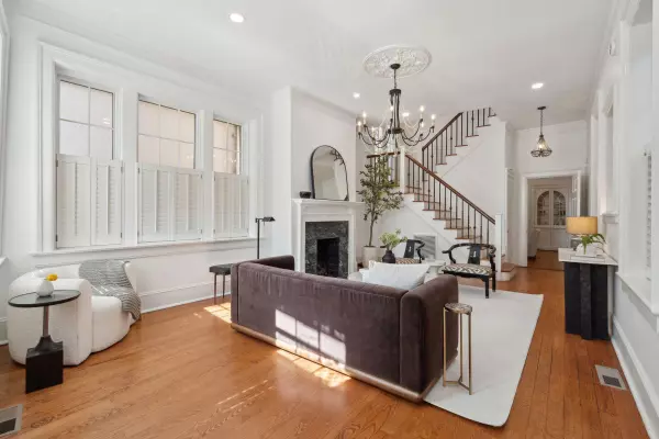 Charleston, SC 29401,71 E Bay St