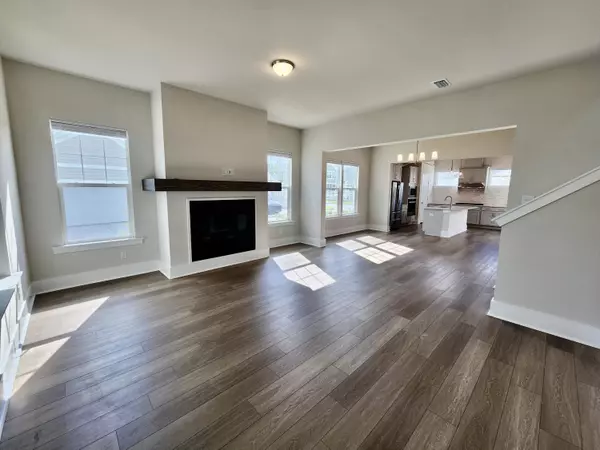 Summerville, SC 29486,322 Eclipse St
