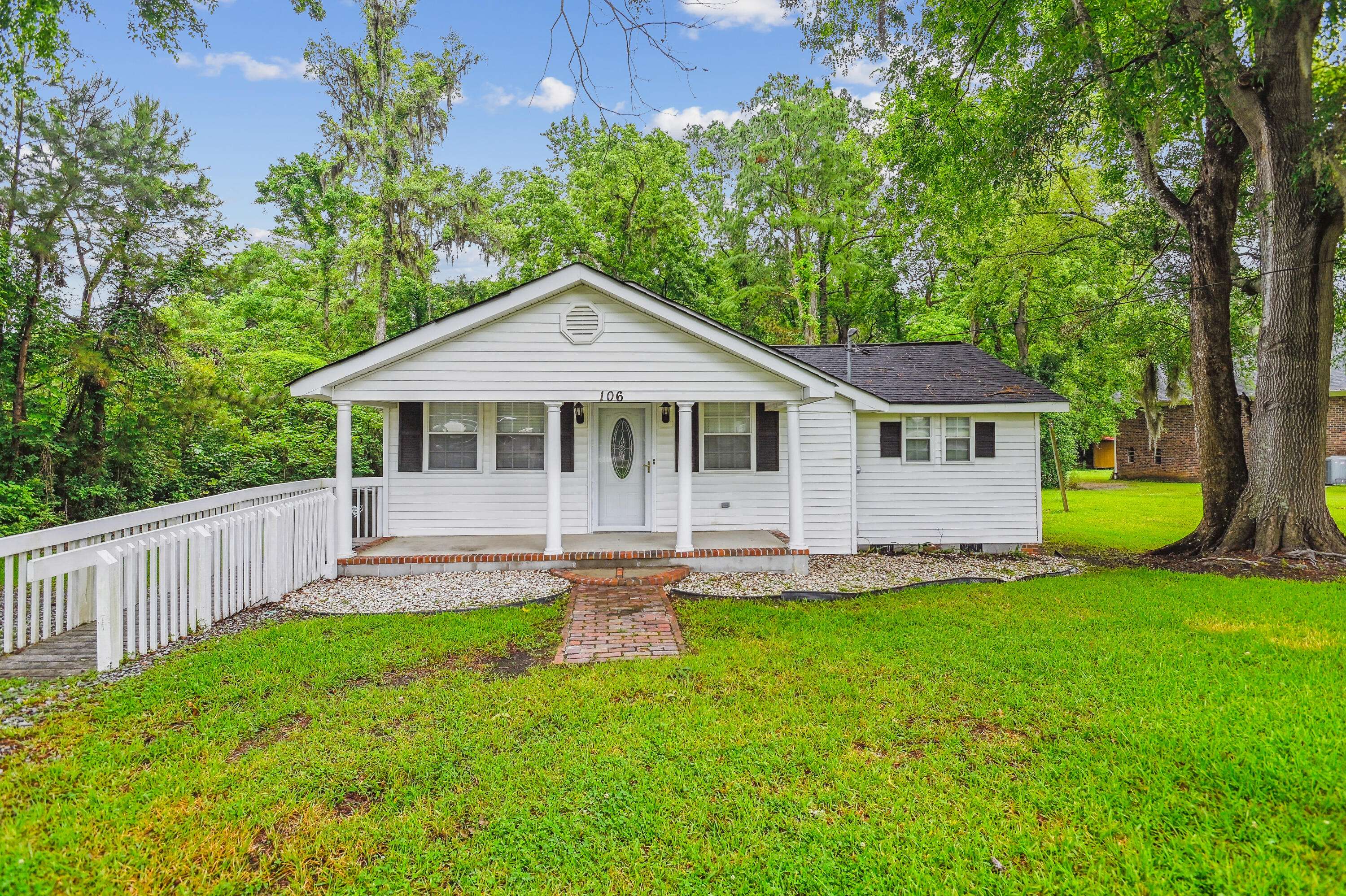 106 N Pine St, Summerville, SC 29483