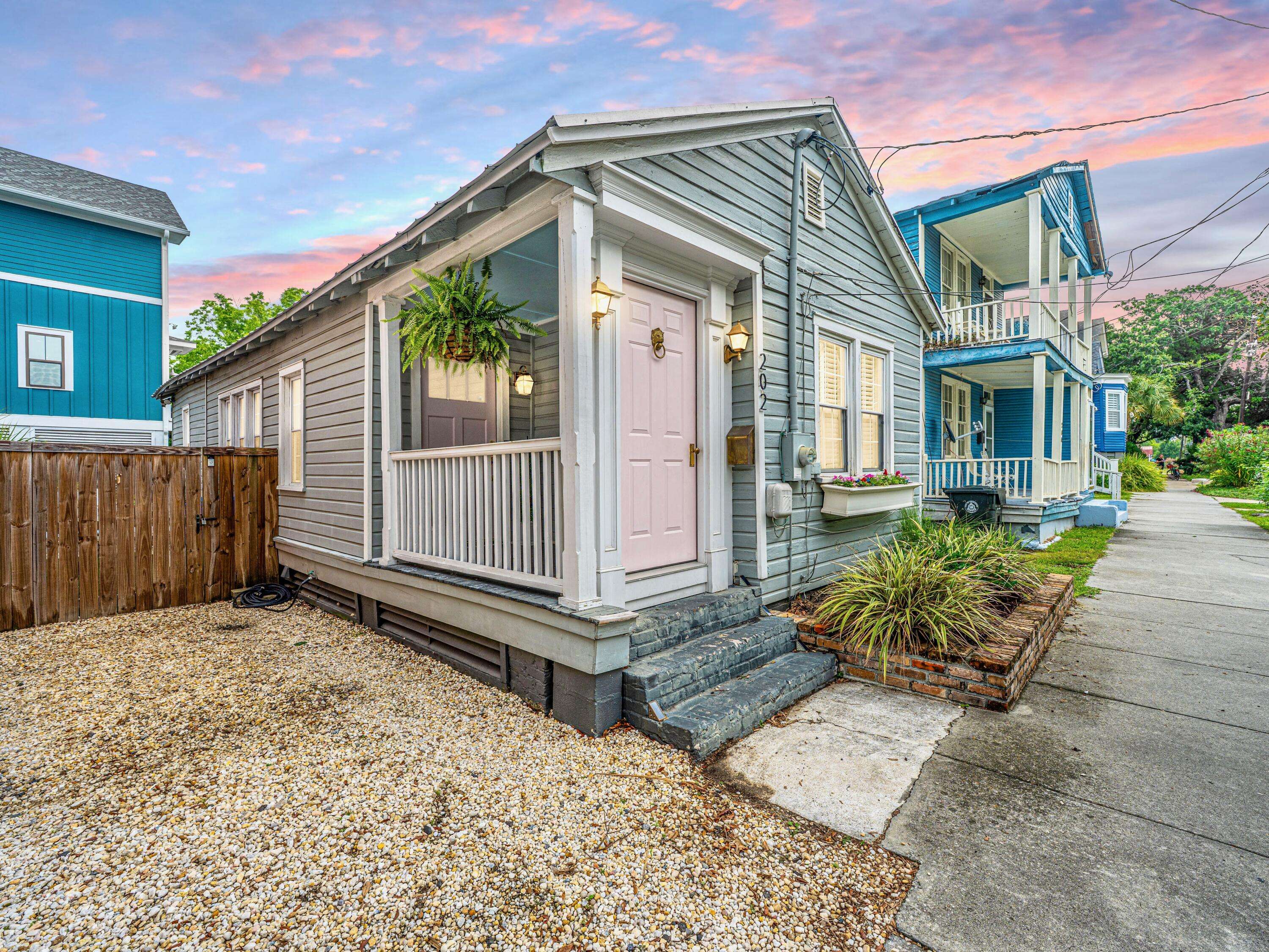 202 Fishburne St, Charleston, SC 29403