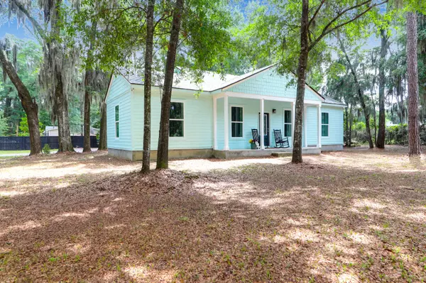 Wadmalaw Island, SC 29487,5233 Maybank Hwy