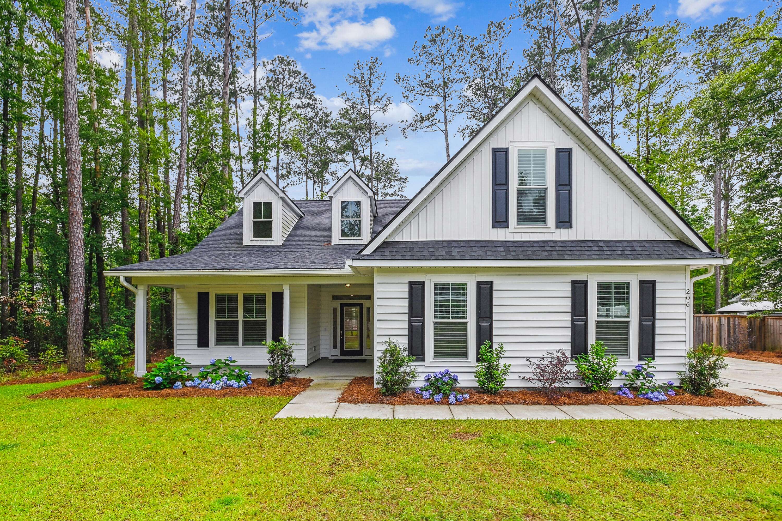 206 Almond Ct, Summerville, SC 29483