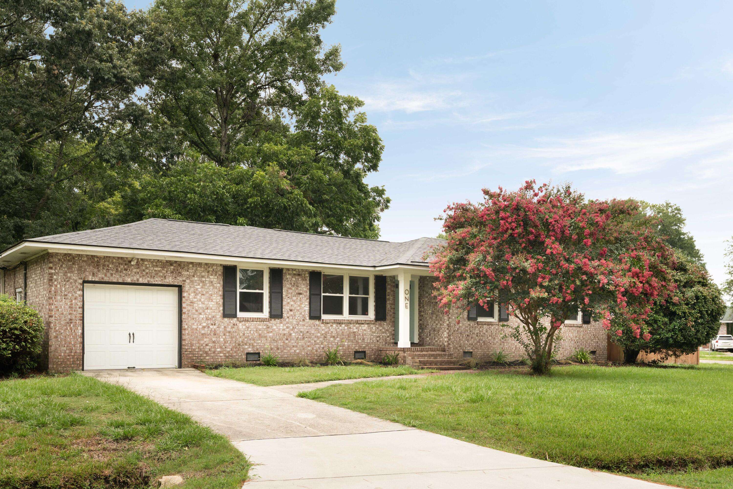 1 Bossis Dr, Charleston, SC 29407