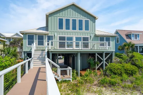 313 E Arctic Ave, Folly Beach, SC 29439