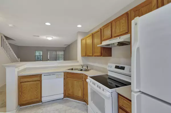 North Charleston, SC 29406,8114 Shadow Oak Dr