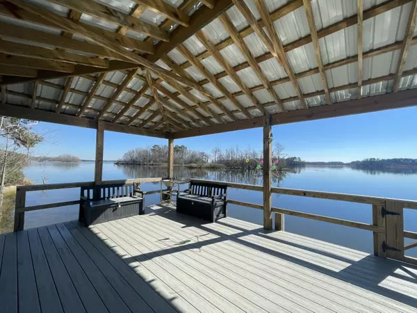 Summerton, SC 29148,1369 Blackberry Bush Rd