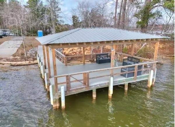 Summerton, SC 29148,1369 Blackberry Bush Rd