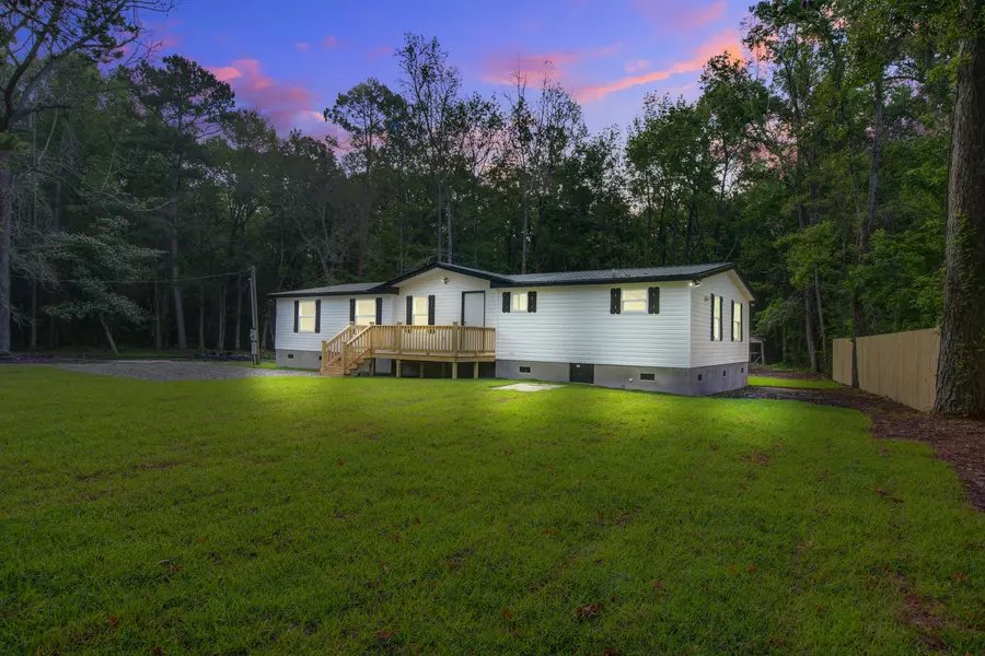 117 Dairy Ln, Cottageville, SC 29435