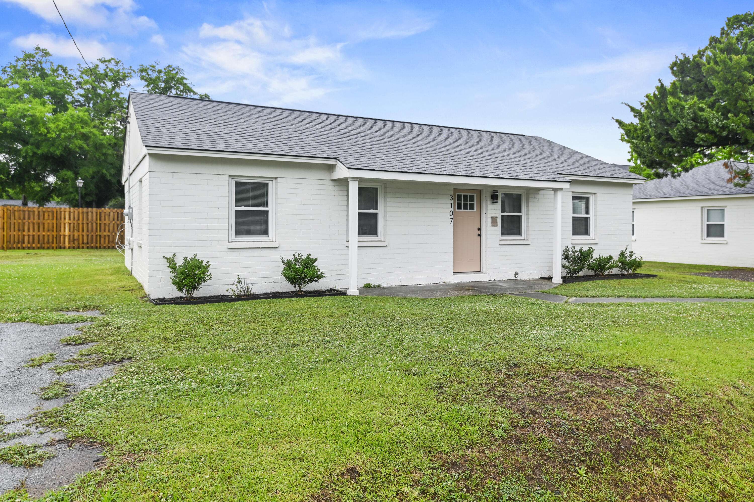North Charleston, SC 29405,3107 Azalea Dr
