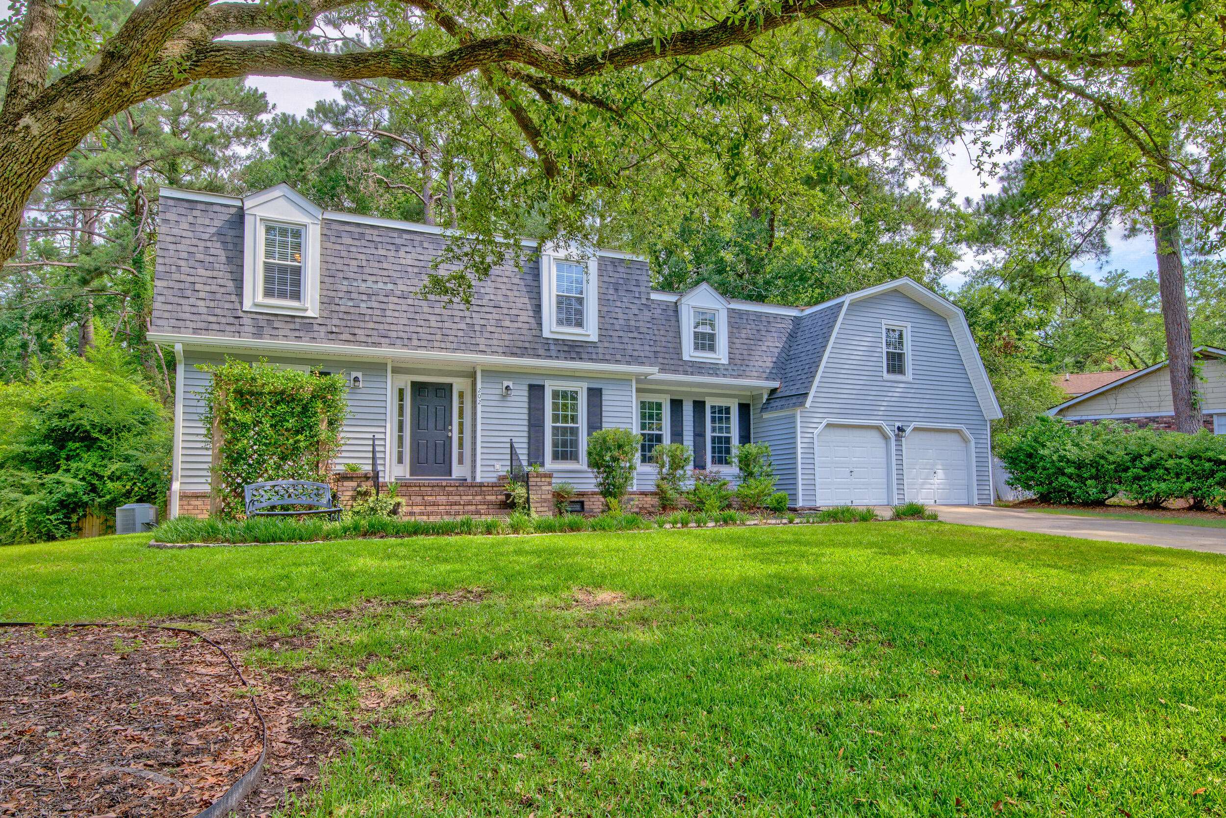 202 Hunt Club Dr, Summerville, SC 29485