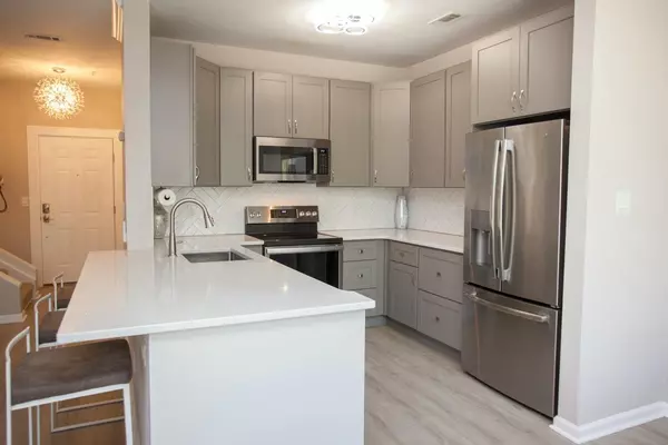 Charleston, SC 29492,130 River Landing Dr #8209