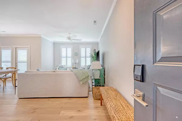 Charleston, SC 29492,260 Seven Farms Dr #306