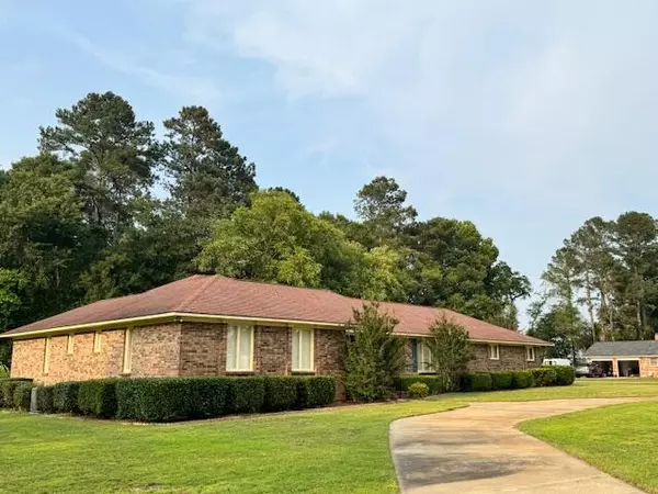 1682 Heritage Dr, Manning, SC 29102