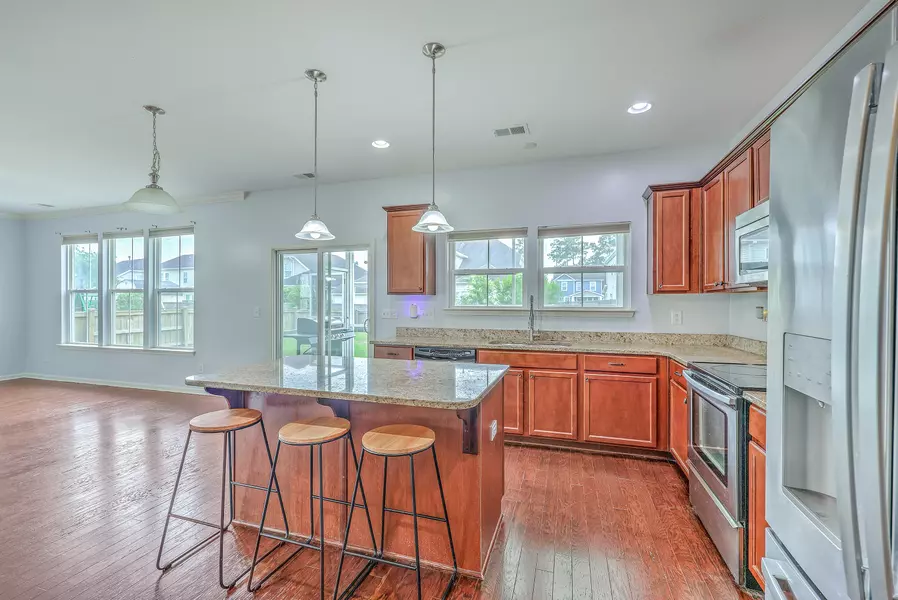 531 Crossland Dr, Moncks Corner, SC 29461