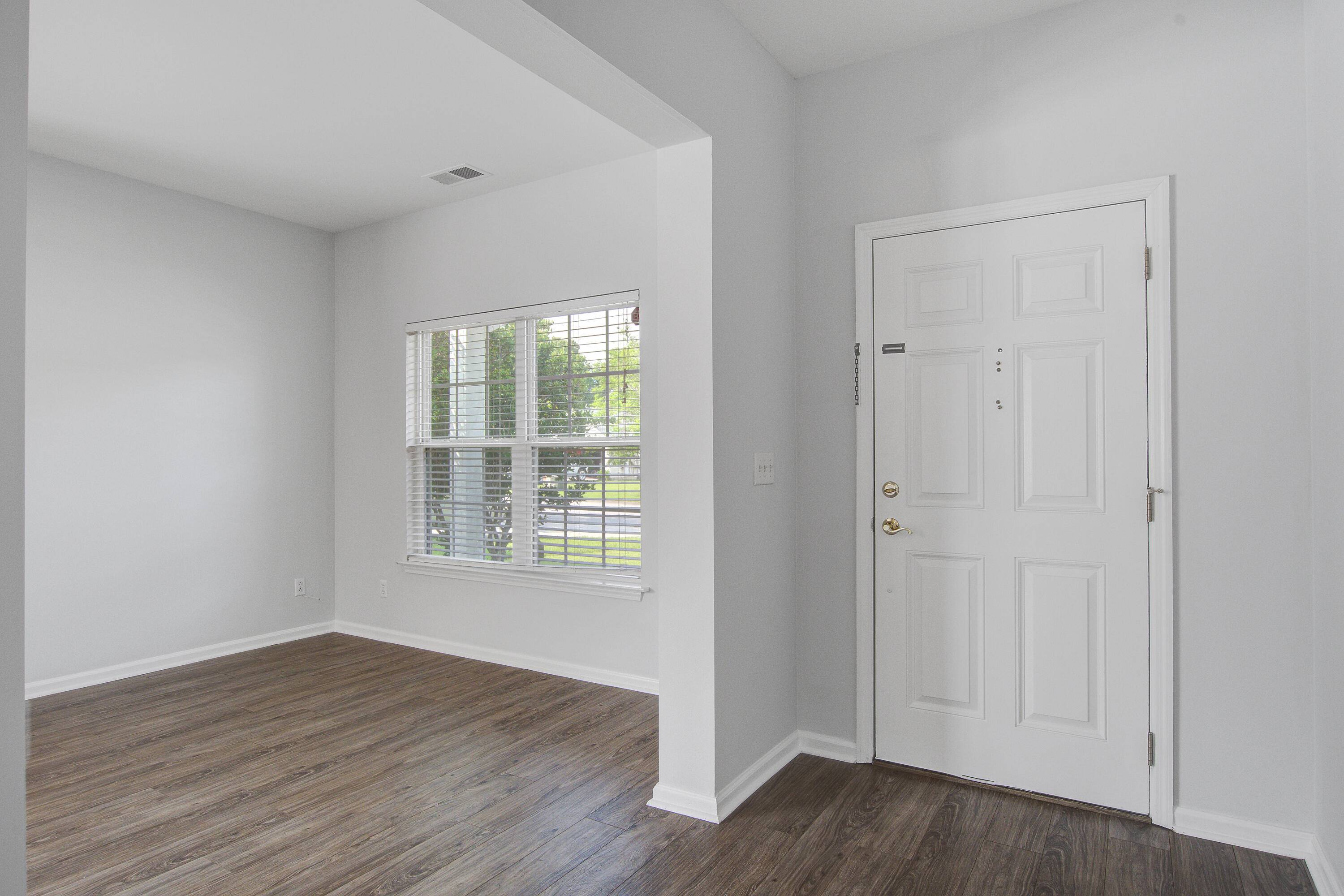 Hanahan, SC 29410,7437 Painted Bunting Way