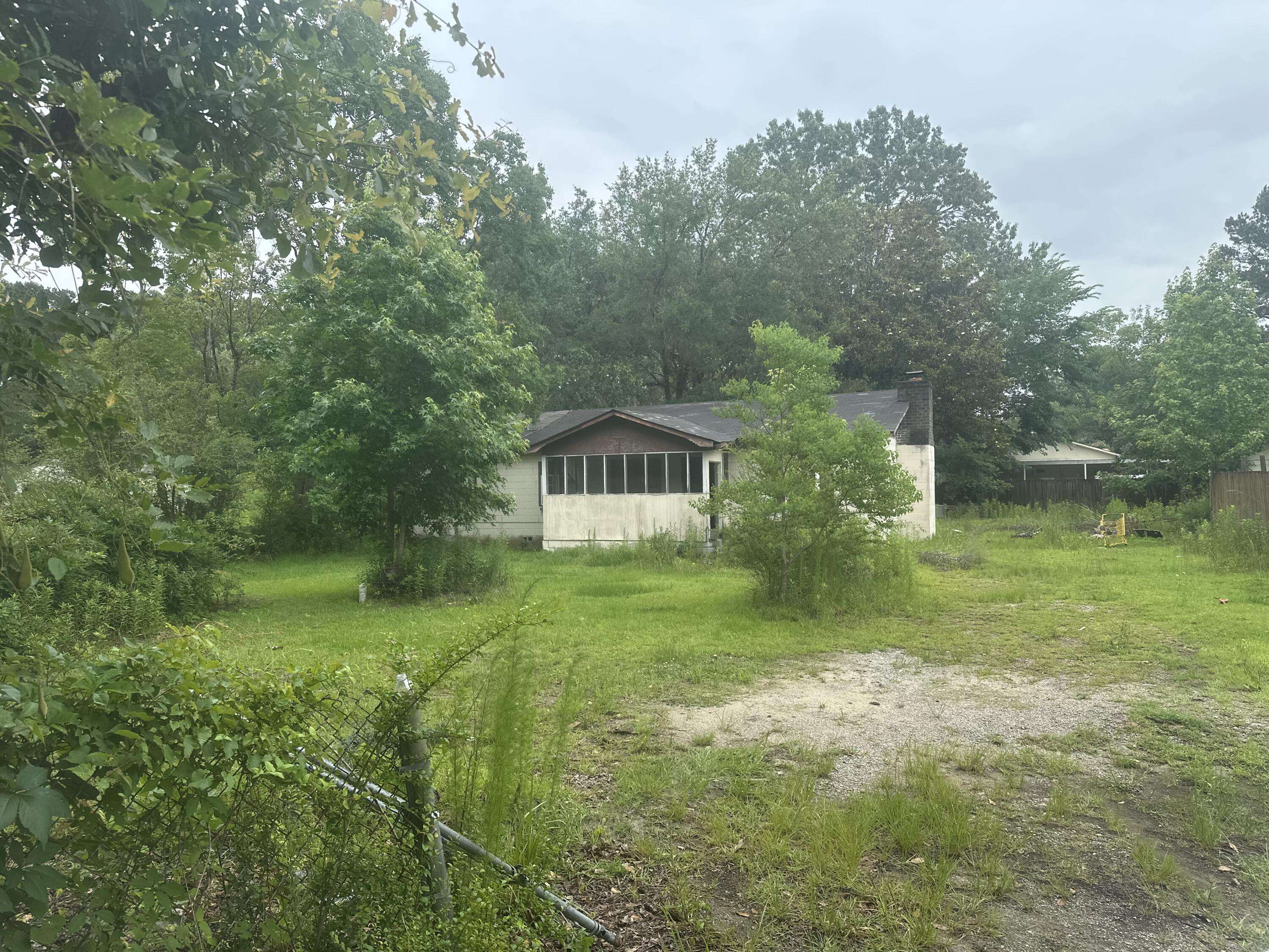 923 Old Back River Rd, Goose Creek, SC 29445