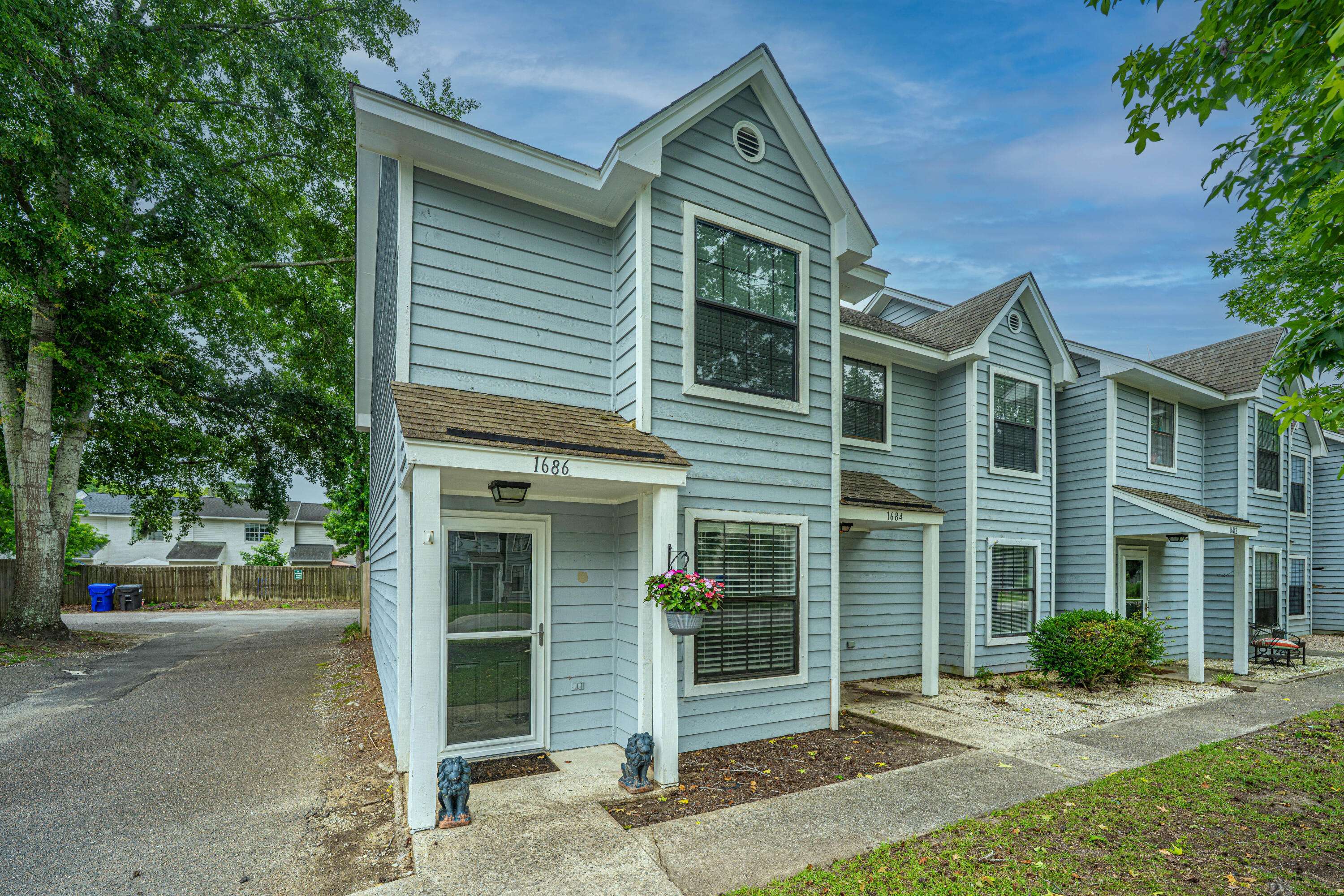 1686 Hunters Run Dr, Mount Pleasant, SC 29464