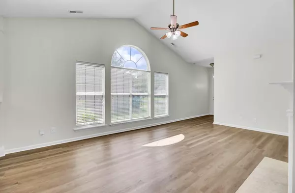 North Charleston, SC 29420,8420 Walsham St