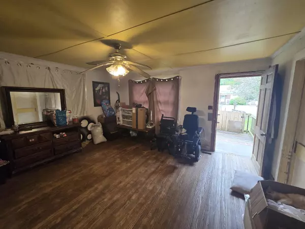 Saint George, SC 29477,207 Cedar St