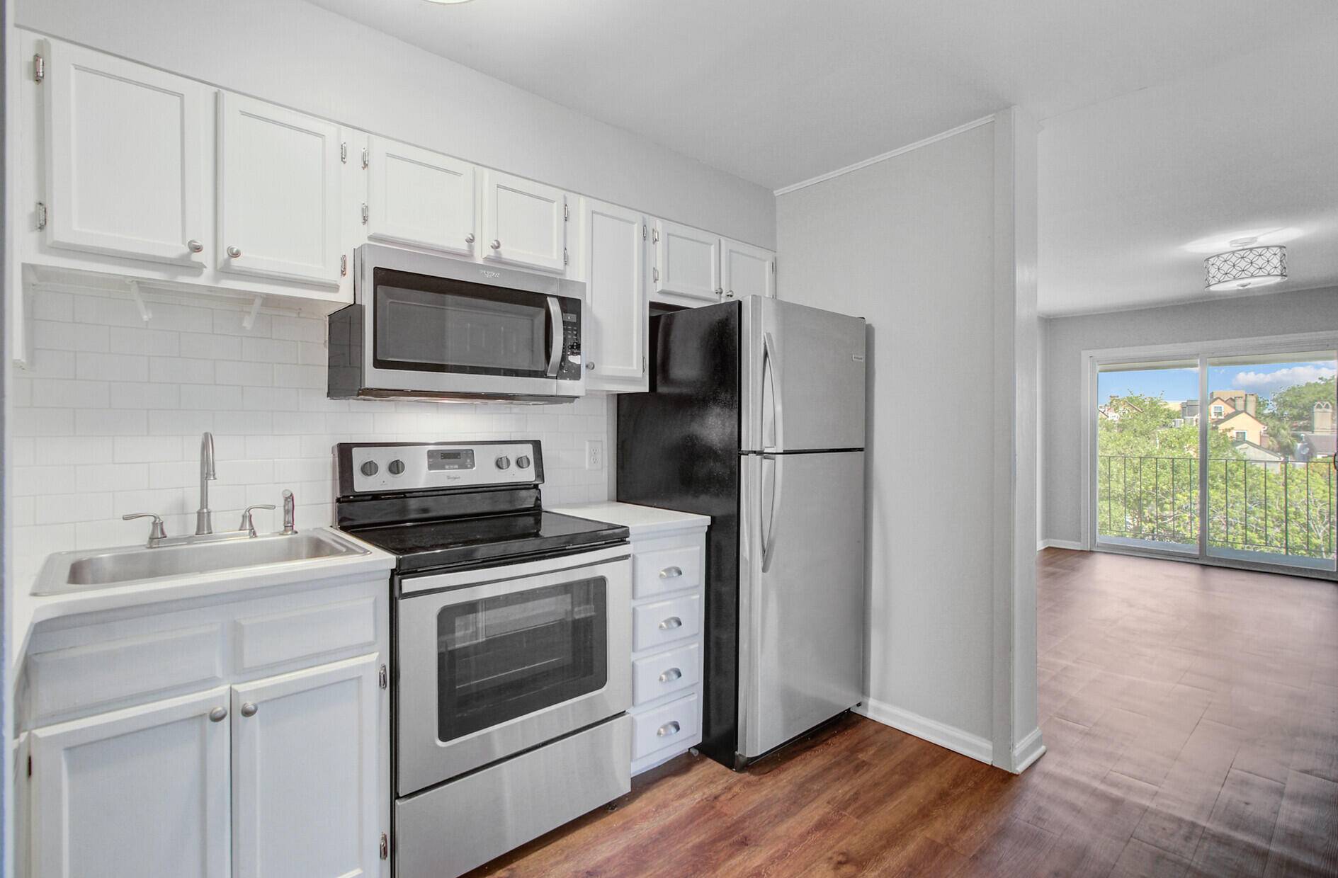 Charleston, SC 29401,259 E Bay St #7c