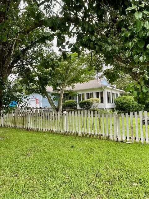 608 Dolphin Dr, Summerville, SC 29485