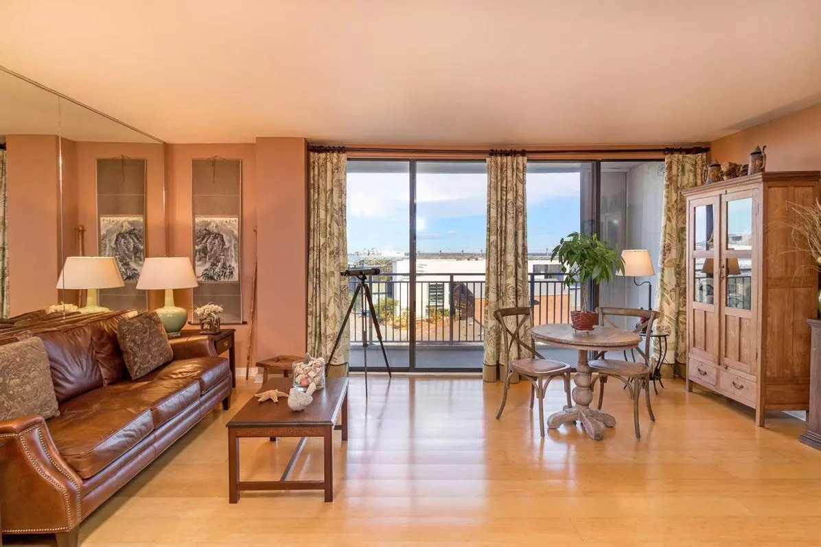 Charleston, SC 29401,330 Concord St #8e