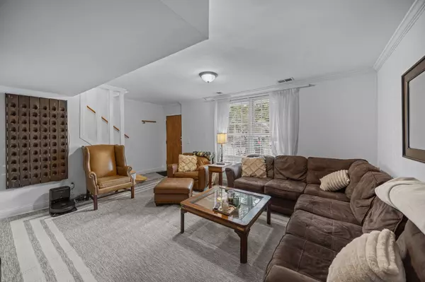 Charleston, SC 29403,11 America St