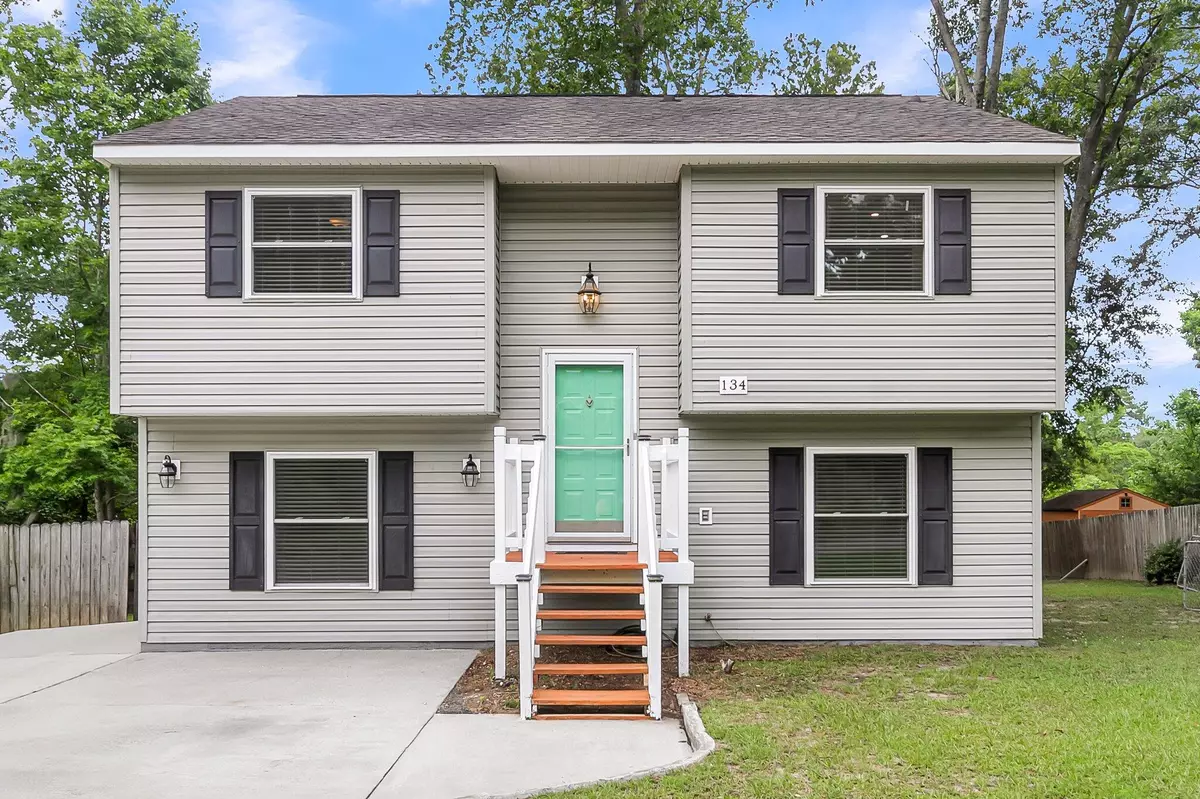 Ladson, SC 29456,134 Hummingbird Ave