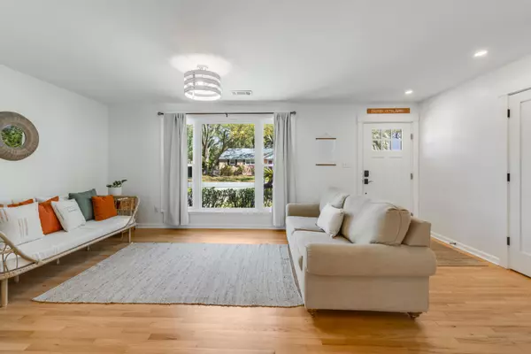 Charleston, SC 29412,689 Port Cir