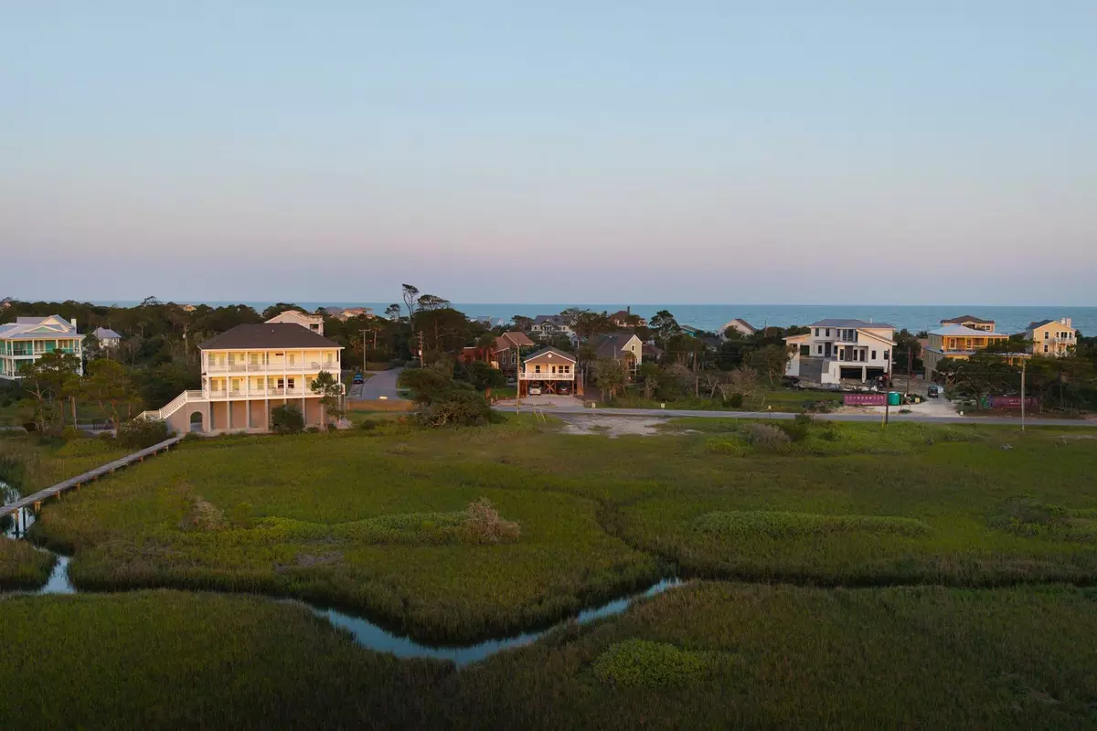 Folly Beach, SC 29439,31 W 9th St