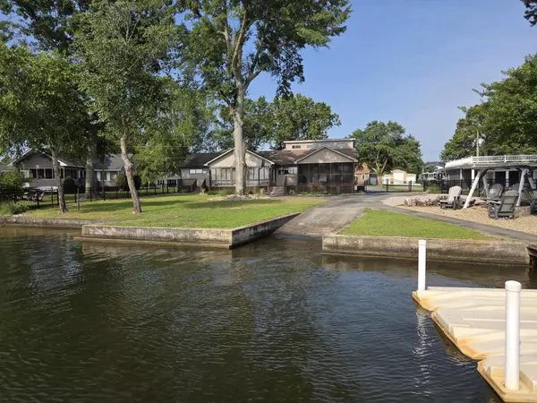 1651 Waters Edge Dr, Summerton, SC 29148