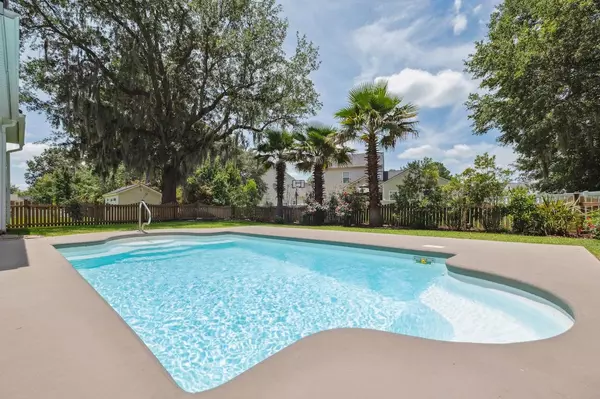 Hanahan, SC 29410,7511 Hawks Cir