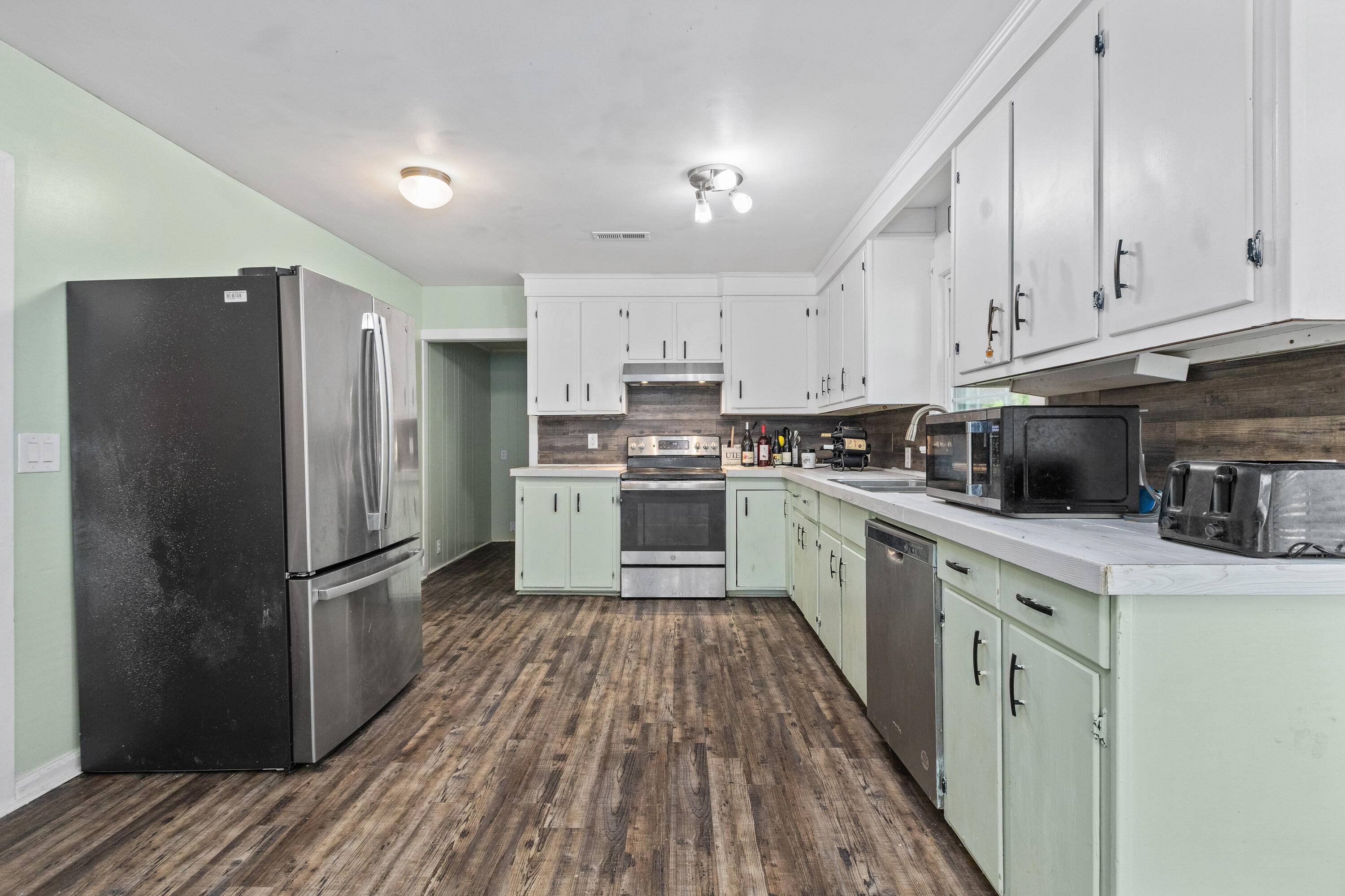 Summerville, SC 29483,245 Lake Dr