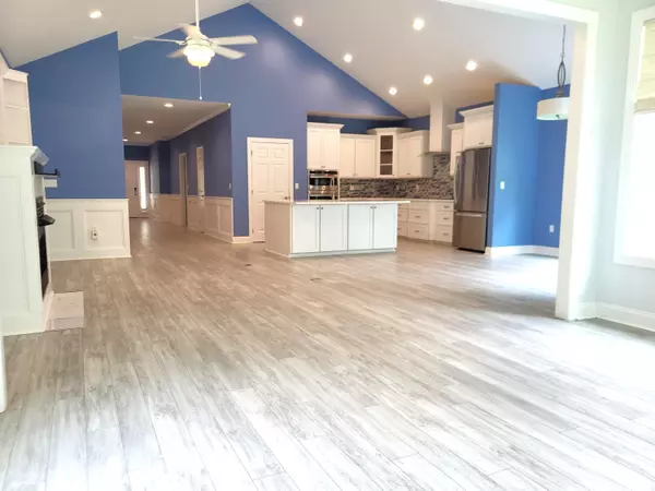 Elloree, SC 29047,142 Parklin Ln