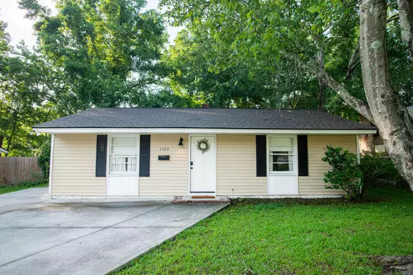 1137 Dickson Ave, Hanahan, SC 29410